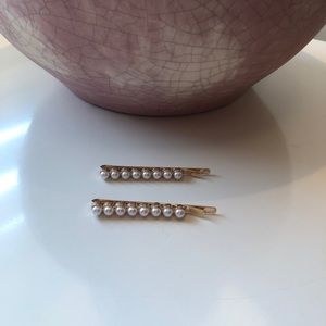 2 Pearl Hair Clips